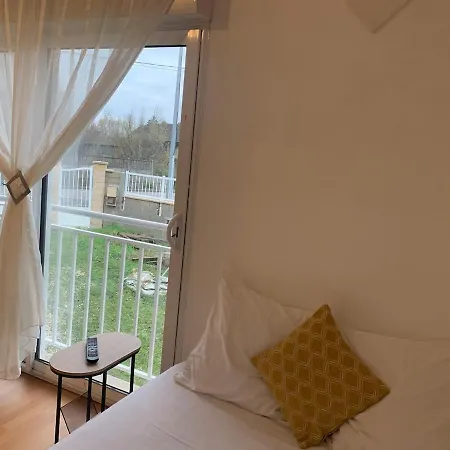 Charming With Balneo Shower, Parking Included Apartment